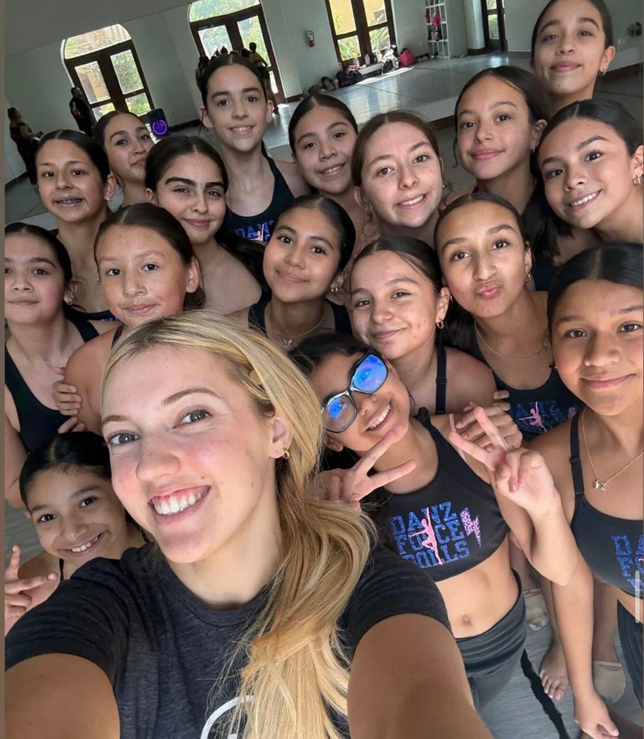 Mia Chanelle with Danz Force Dolls selfie